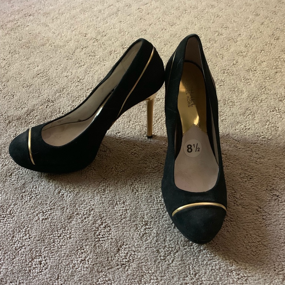 Michael Kors Black and gold high heel pumps